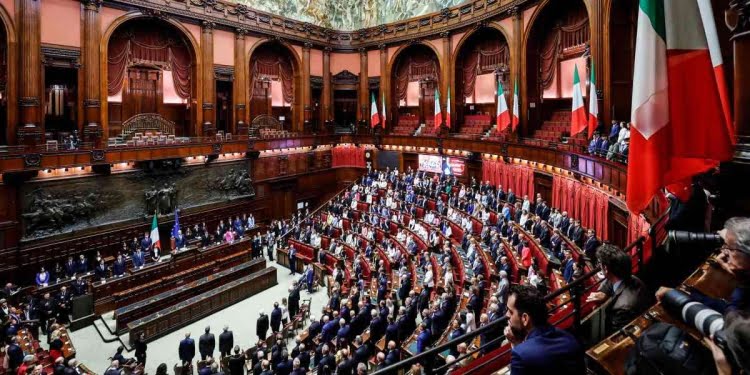 L'aula della Camera il giorno della commemorazione di Giacomo Matteotti, a 100 anni dal discorso in cui denunciò le violenze fasciste (Ansa)