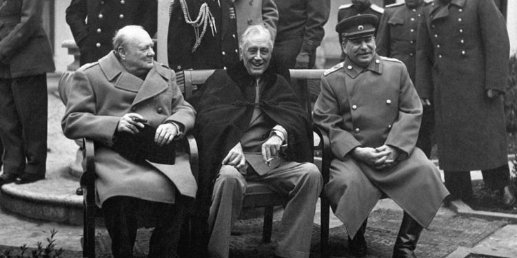 Winston Churchill, Franklin D. Roosevelt e Iosif Stalin alla Conferenza di Jalta