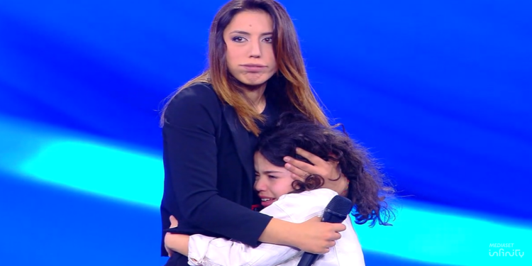 Erika e la figlia Carlotta a Io Canto Family (screen da TV)