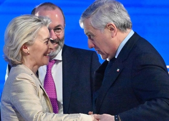 Da sin.: Ursula von der Leyen, Manfred Weber, Antonio Tajani (Ansa)