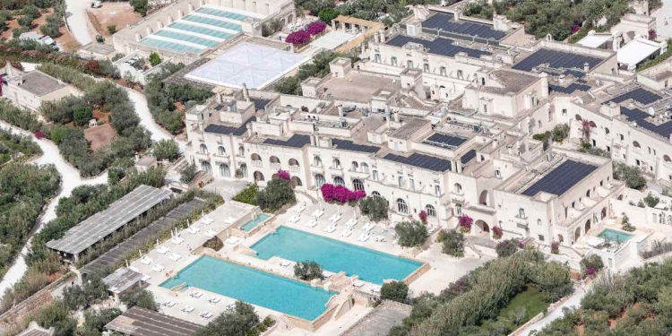 Vista dall'alto di Borgo Egnazia (Foto 2024 ANSA/GIUSEPPE LAMI)