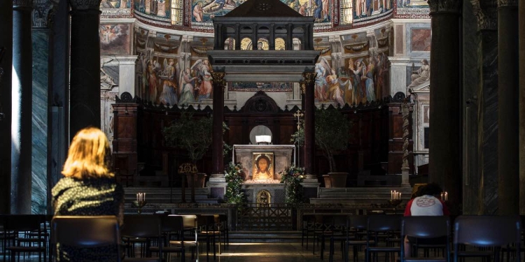 Nnella Basilica di Santa Maria in Trastevere (Foto 2020 ANSA/ STRINGER)