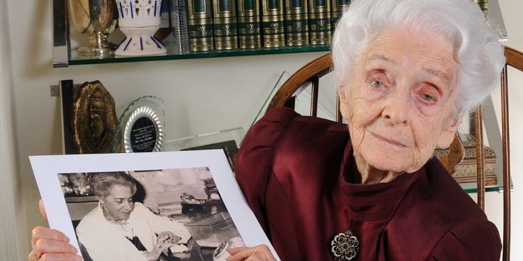 Il premio Nobel per la medicina Rita Levi Montalcini in una foto d'archivio del 14 aprile 2009 (ANSA/ UFFICIO STAMPA RICCARDI)