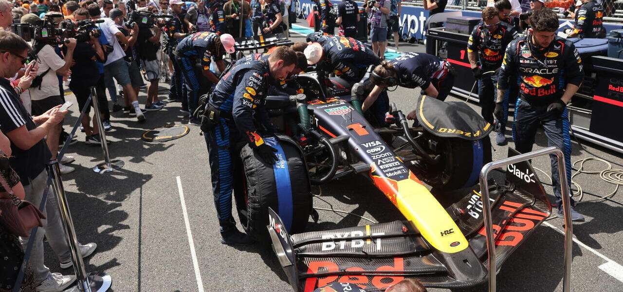 Max Verstappen sulla griglia di partenza Formula 1 (Foto ANSA)