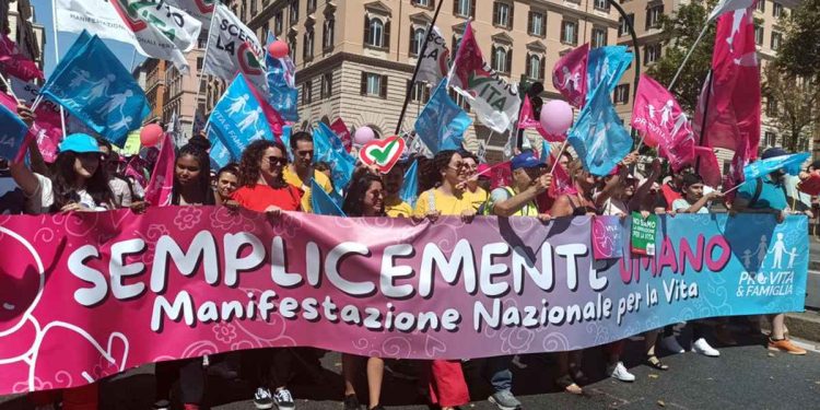 Corteo per la vita a Roma