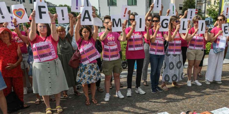 Famiglie arcobaleno, figli coppie gay