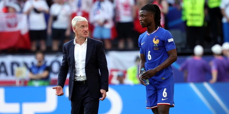 Didier Deschamps e Eduardo Camavinga con la Francia (Foto ANSA)