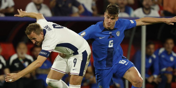 Harry Kane e Jaka Bijol in Inghilterra Slovenia (Foto ANSA)