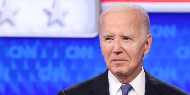 il presidente americano Joe Biden durante il primo dibattito tv con Donald Trump, il 27 giugno 2024 (Ansa)