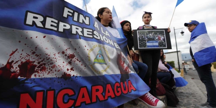 Manifestanti contro il regime in Nicaragua (Ansa)