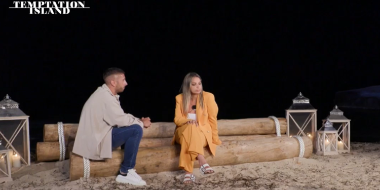 Ludovica e Christian a Temptation Island 2024 (screen da TV)