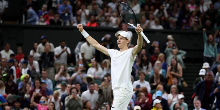 Jannik Sinner esulta a Wimbledon 2024 (Foto ANSA)