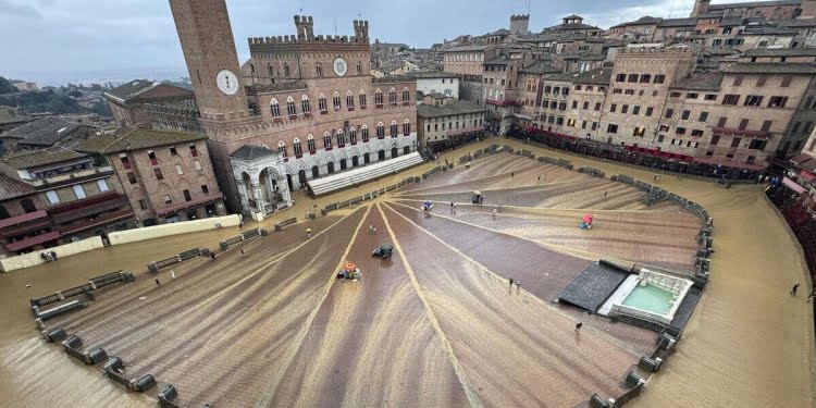 Piazza del Campo, sede del Palio di Siena (Foto ANSA)