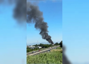 Incendio a Livorno, Stagno (screen da Il Tirreno)