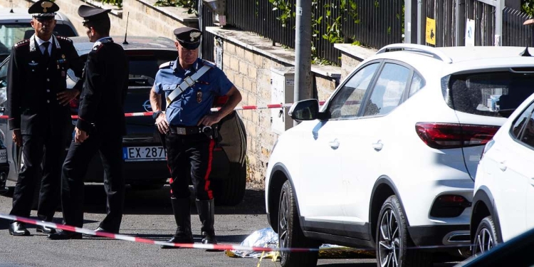 Carabinieri sul luogo dove Manuela Petrangeli è stata uccisa a colpi di arma da fuoco (Foto 2024 ANSA/ANGELO CARCONI)