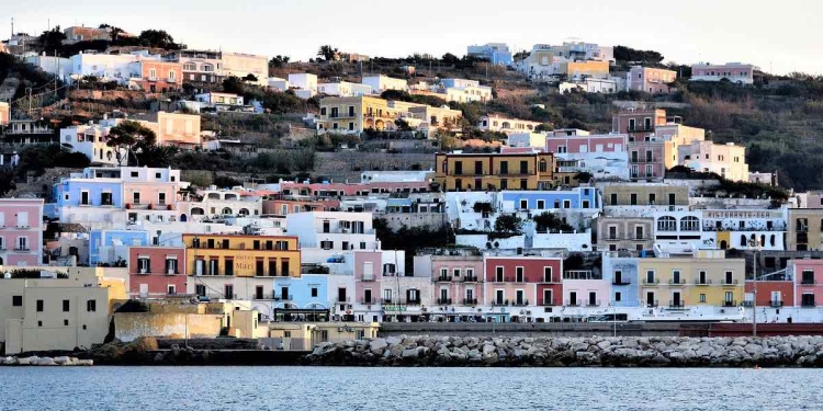 Isola di Ponza (Foto da Pixabay)