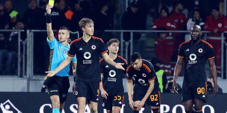 Dean Huijsen con la maglia della Roma (Foto ANSA)