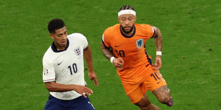 Memphis Depay e Jude Bellingham in Olanda Inghilterra agli Europei 2024 (Foto ANSA)