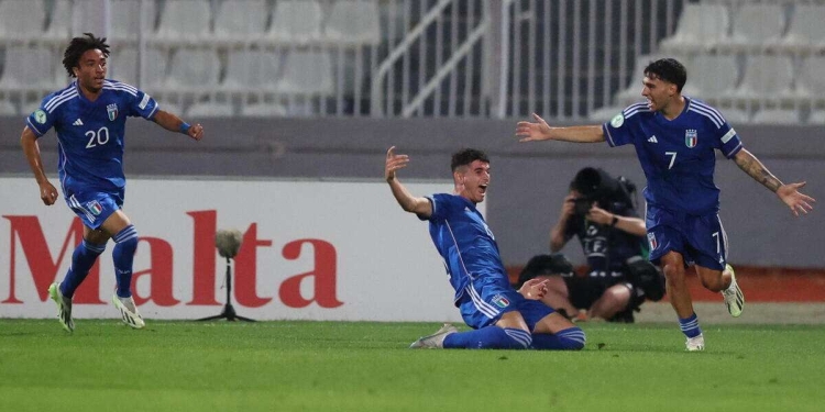 L'esultanza di Luca Lipani con l'Italia U19 (Foto ANSA)