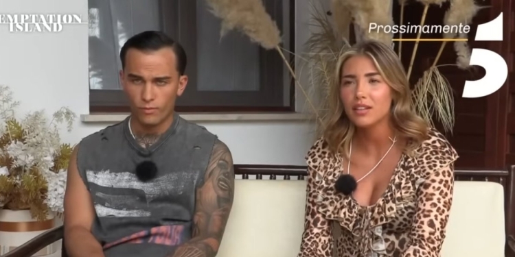 Raul e Martina Temptation Island 2024, lui bacia Siriana