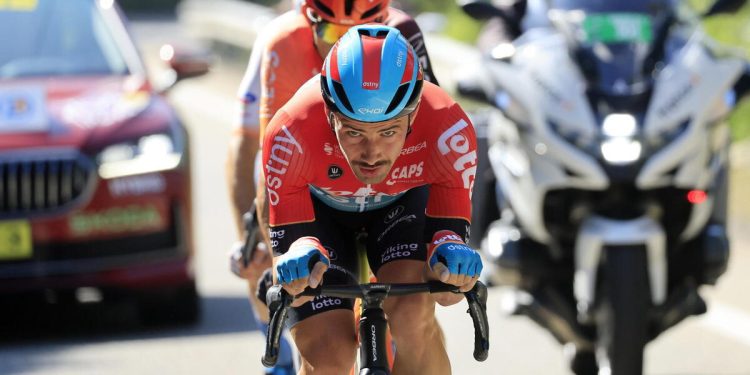 Victor Campenaerts in fuga al Tour de France 2024 (Foto ANSA)