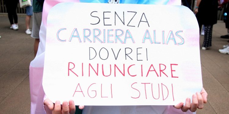 Carriera alias, studenti trans