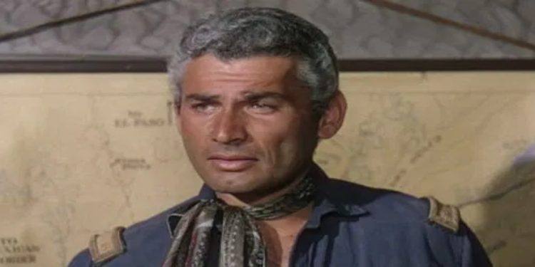 Jeff Chandler in una scena del film western nel pomeriggio di Rete 4 (Foto Web)