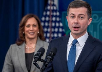 Buttigieg e Harris