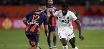 Jeremie Boga del Nizza in dribbling su Ferri del Montpellier (Foto: Ansa)