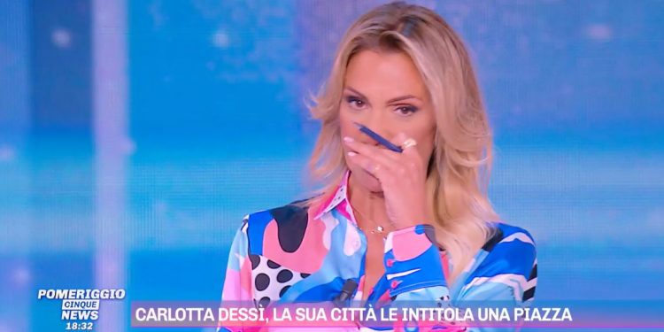 Simona Branchetti piange a Pomeriggio 5 News ricordando Carlotta Dessì