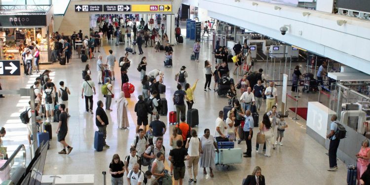 L'aeroporto di Fiumicino (Ansa)