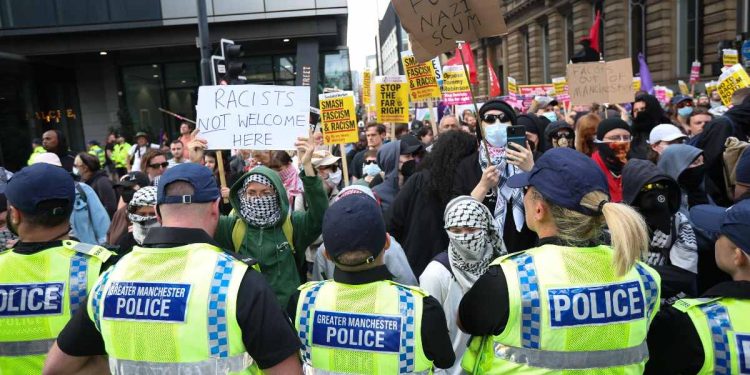 Proteste anti-Islam in UK