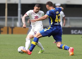 Torino's Antonio Sanabria (L) Hellas Verona's Diego Coppola (R) during the Italian Serie A soccer match Hellas Verona vs Torino FC at Marcantonio Bentegodi stadium in Verona, Italy, 12 May 2024.
ANSA/EMANUELE PENNACCHIO