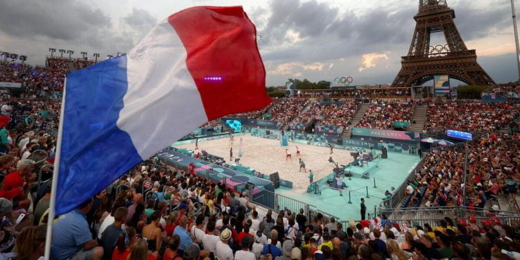 Il beach volley alle Olimpiadi Parigi 2024 (Foto ANSA)