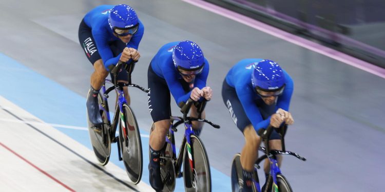 L'Italia nell'inseguimento a squadre alle Olimpiadi Parigi 2024 (Foto ANSA)