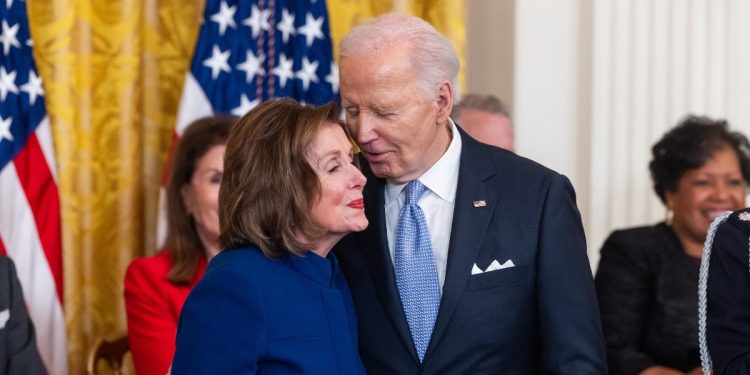 Biden con Pelosi, dem Usa