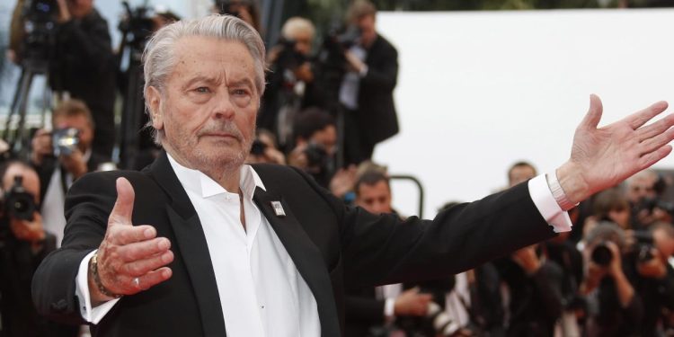 Alain Delon a Cannes nel 2019 (Ansa)