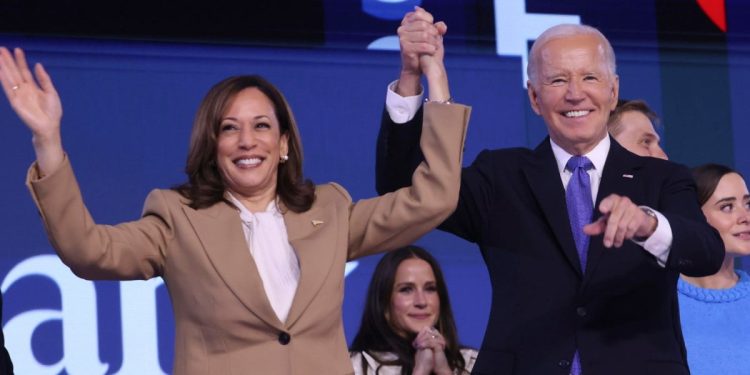 Kamala Harris e Biden alla convention Dem Usa