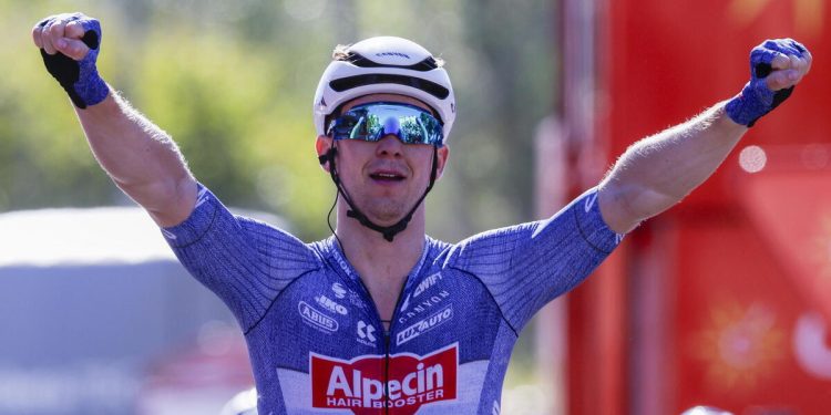 Kaden Groves vince alla Vuelta 2024 (Foto ANSA)