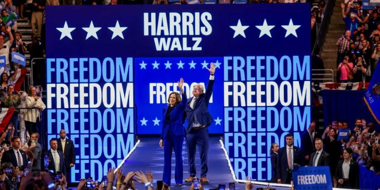 Kamala Harris con Walz alla convention Dem