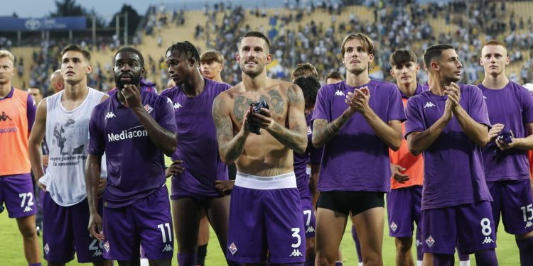 I giocatori della Fiorentina al termine di una partita (Foto ANSA)