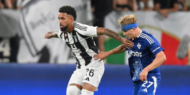 Douglas Luiz all'esordio con la Juventus (Foto ANSA)