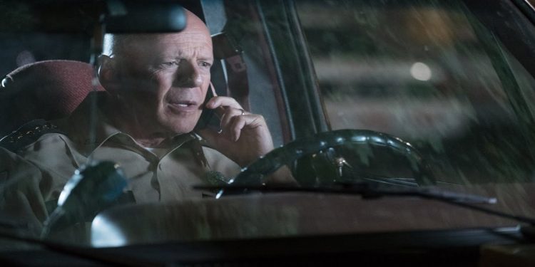 Bruce Willis in una scena del film in prima serata su Italia 1 (Foto Web)