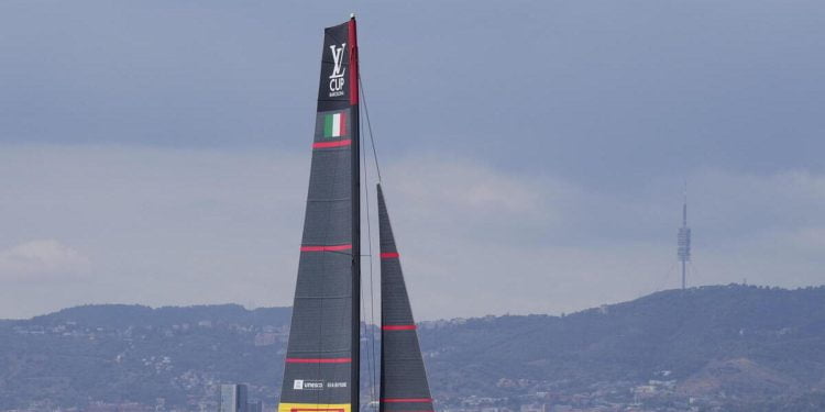 Luna Rossa impegnata nella Louis Vuitton Cup 2024 (Foto ANSA)