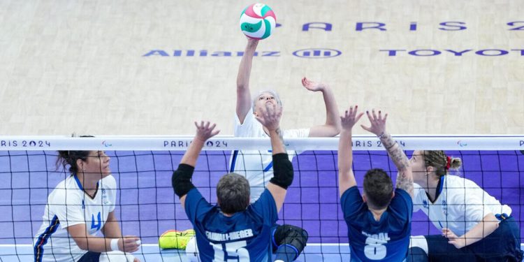 Il sitting volley alle Paralimpiadi Parigi 2024 (Foto ANSA)