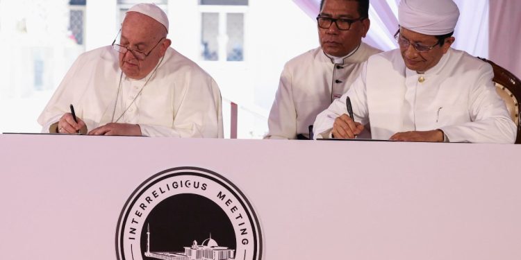 Papa Francesco in Moschea Indonesia