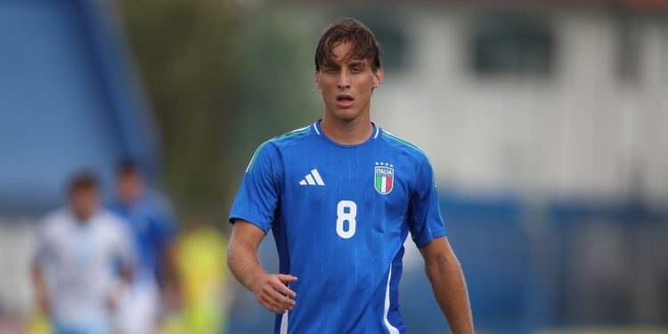 Edoardo Bove con l'Italia U21 (da Facebook)