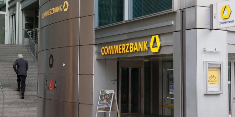 La sede di Commerzbank a Francoforte (Ansa)