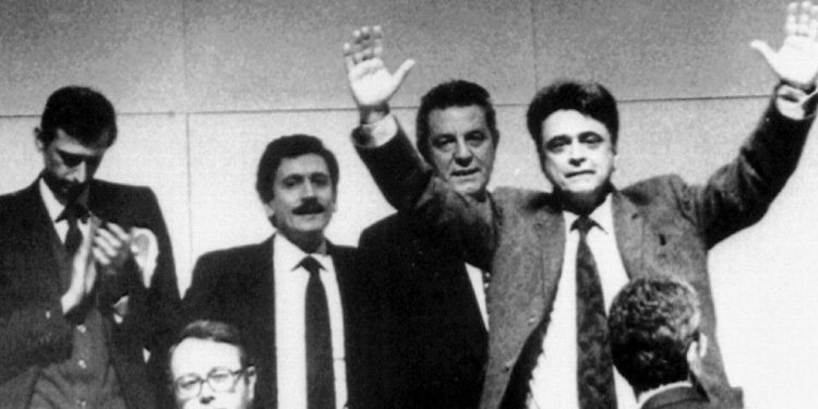 Achille Occhetto con Massimo D'Alema e Piero Fassino il 3 febbraio 1991 a Rimini, durante il 20/mo e ultimo congresso del Pci. Nasce il Partito democratico della sinistra (ANSA)