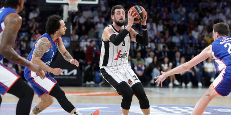 Marco Belinelli, capitano della Virtus Bologna (Foto ANSA)